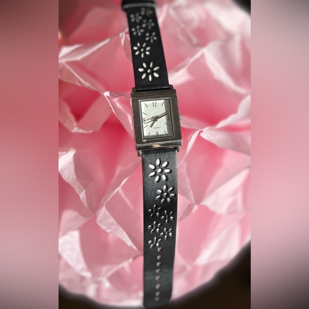 Quartz floral band silver watch